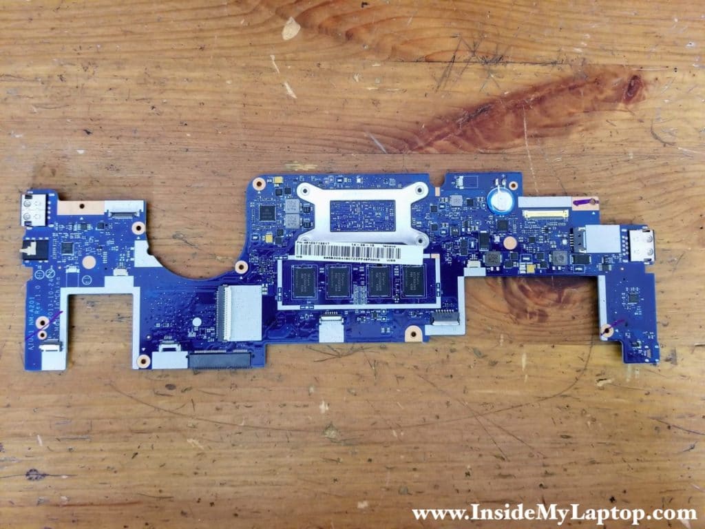 Lenovo Yoga 2 11 motherboard has memory chips built-in.