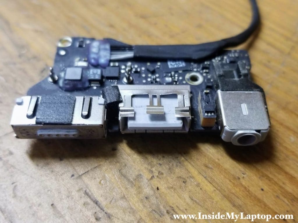 Here's how the USB port housing looks like with both damaged strips removed.