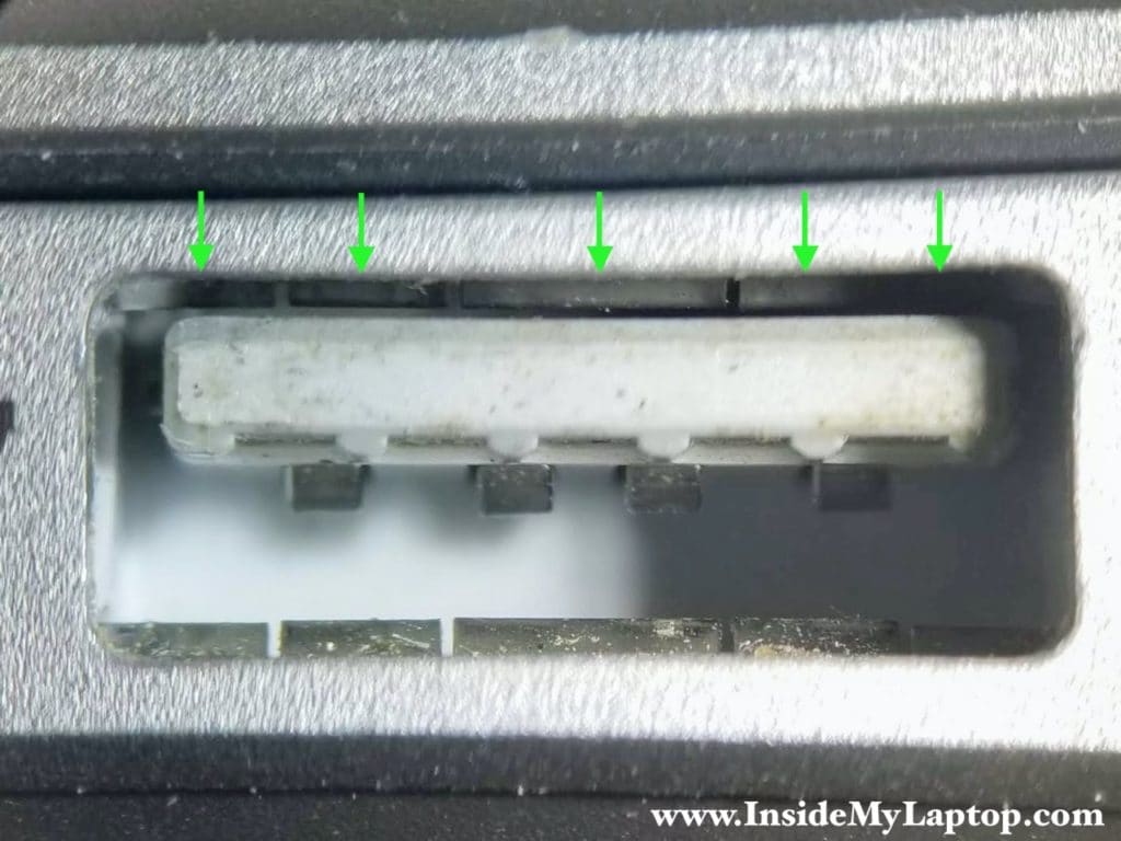 There are five grounding strips located on the USB port housing and in this case all five strips are perfectly aligned.